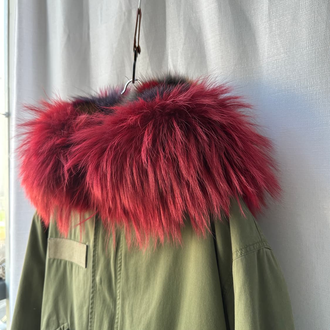 미스터앤미세스 이태리 라쿤 퍼 야상 카키 레드 상품이미지5