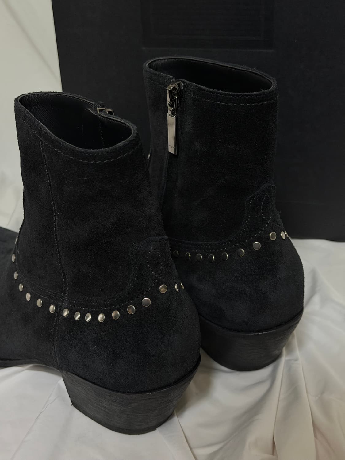 생로랑 루카스 스웨이드 스터드 부츠 상품이미지4