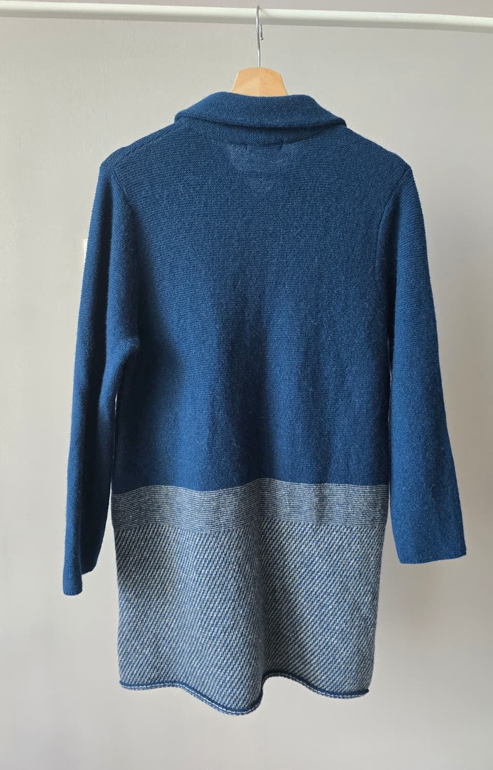 ATELIER SIX 딥블루 배색 울 롱 가디건 상품이미지5