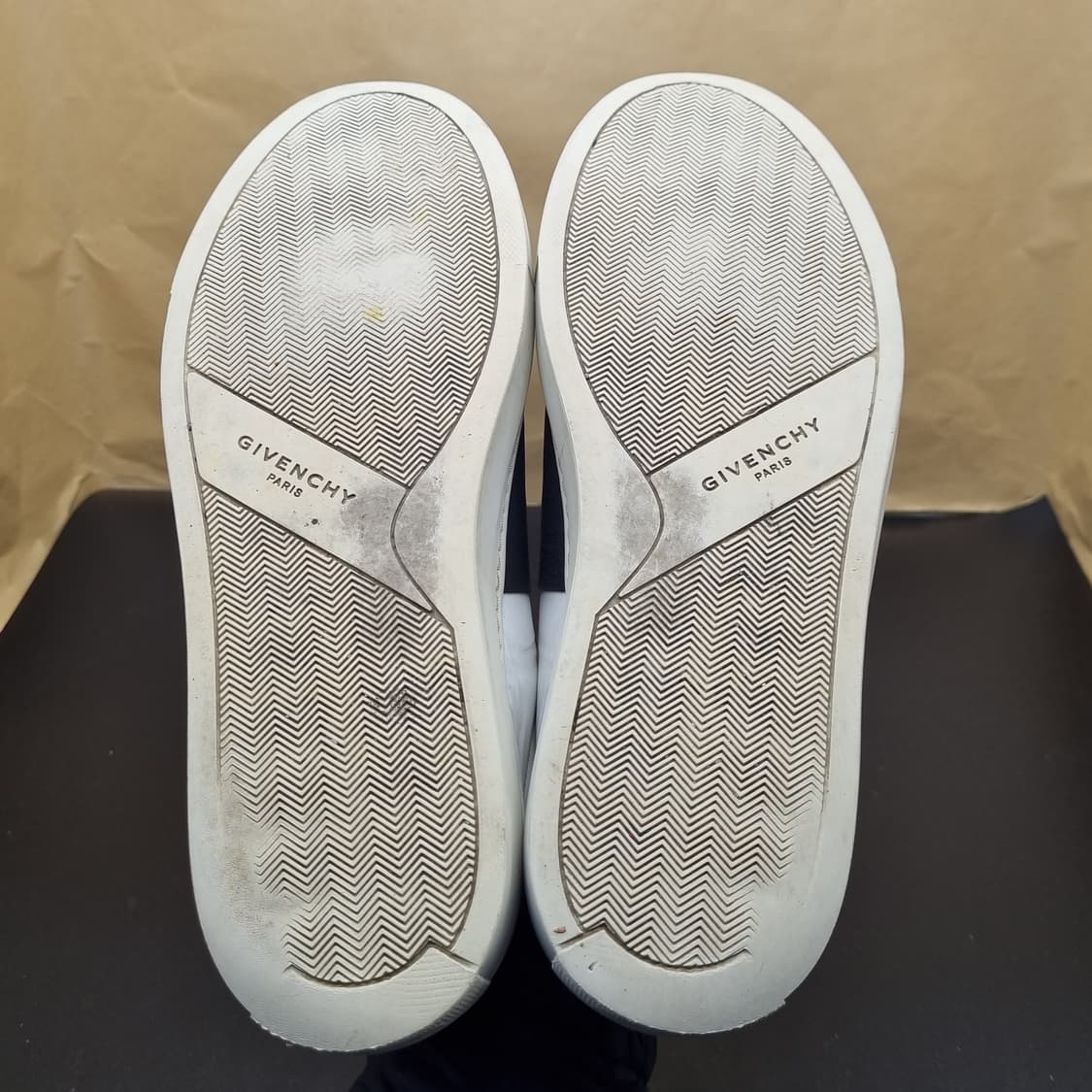 지방시 밴딩스트랩 스니커즈 40.5. 265 상품이미지3