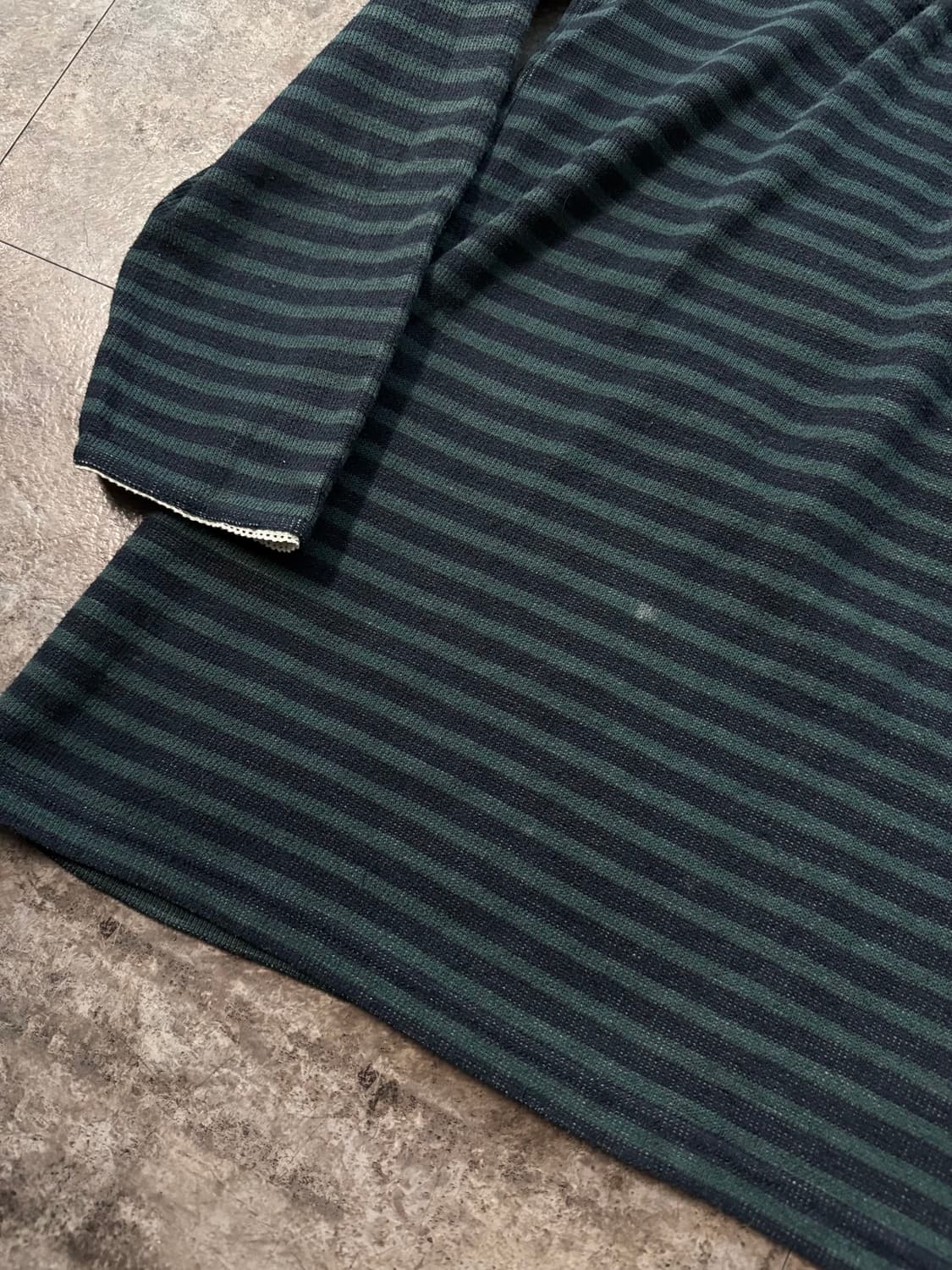 버튼 넥 스트라이프 패턴 후디드 탑 상품이미지4