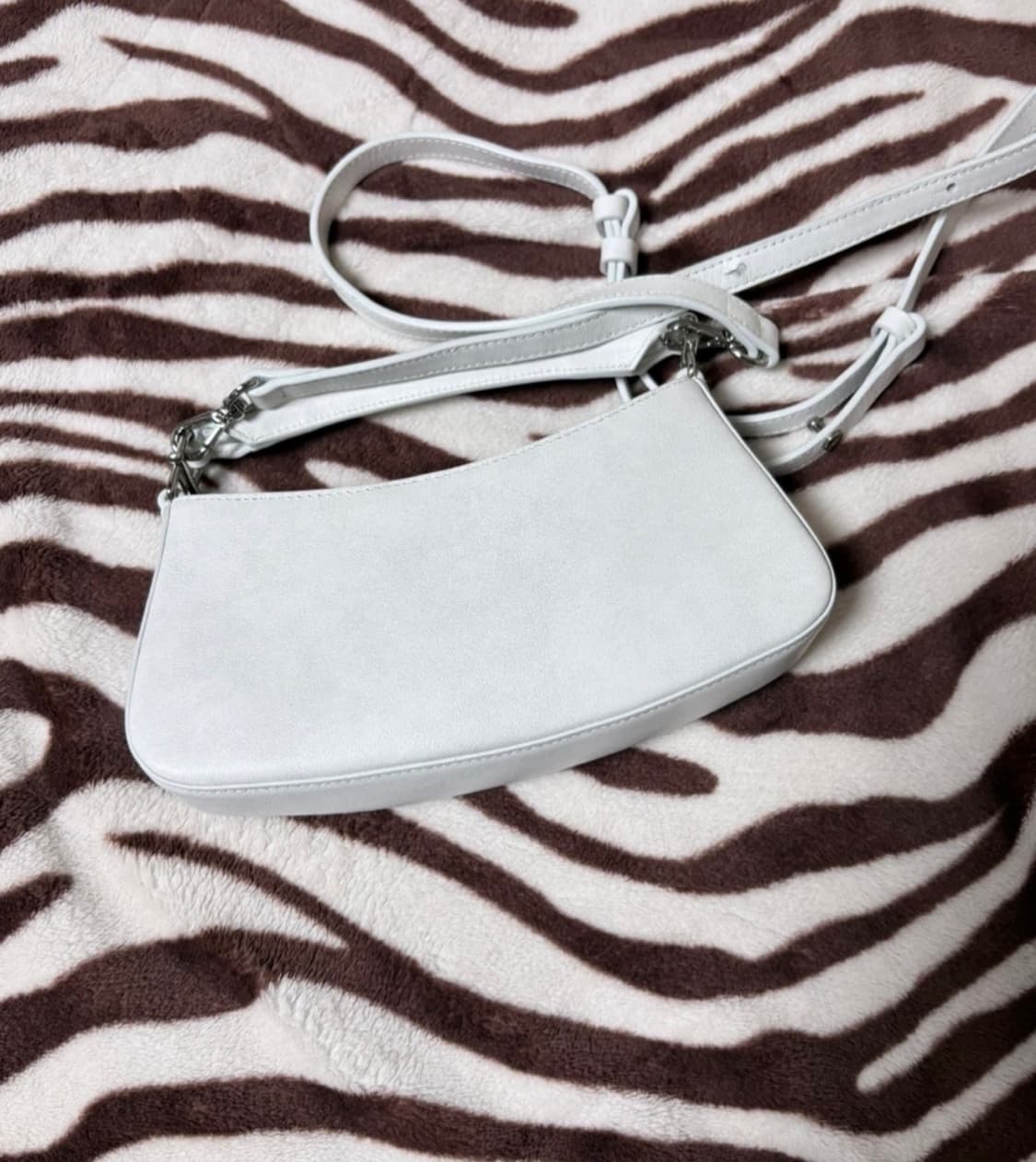 Belted brocle bag small white 상품이미지4
