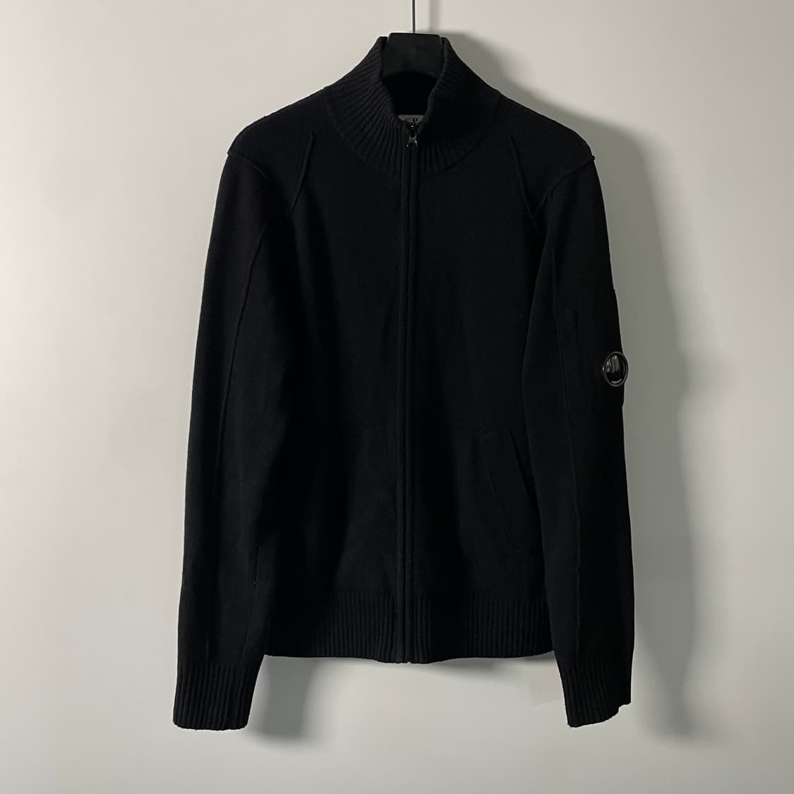 CP컴퍼니 렌즈 니트집업 (on.556)   상품이미지1