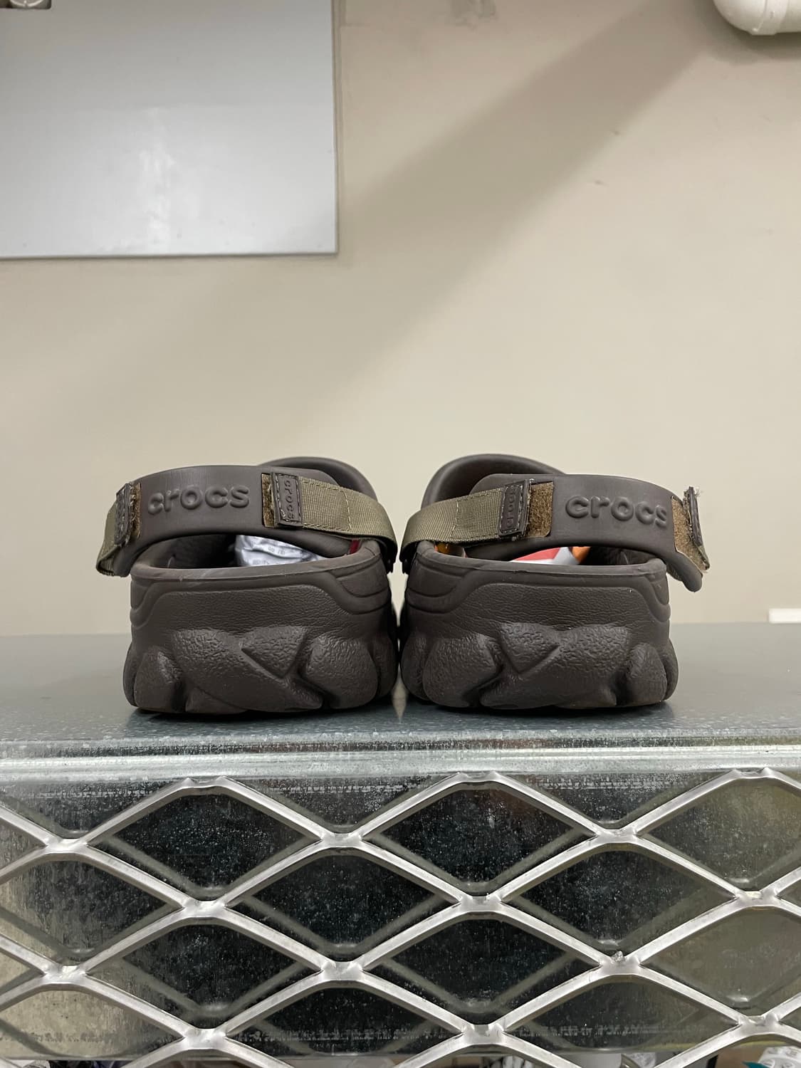 크록스 오프로드 스포츠 클로그 에스프레소 M11 상품이미지3