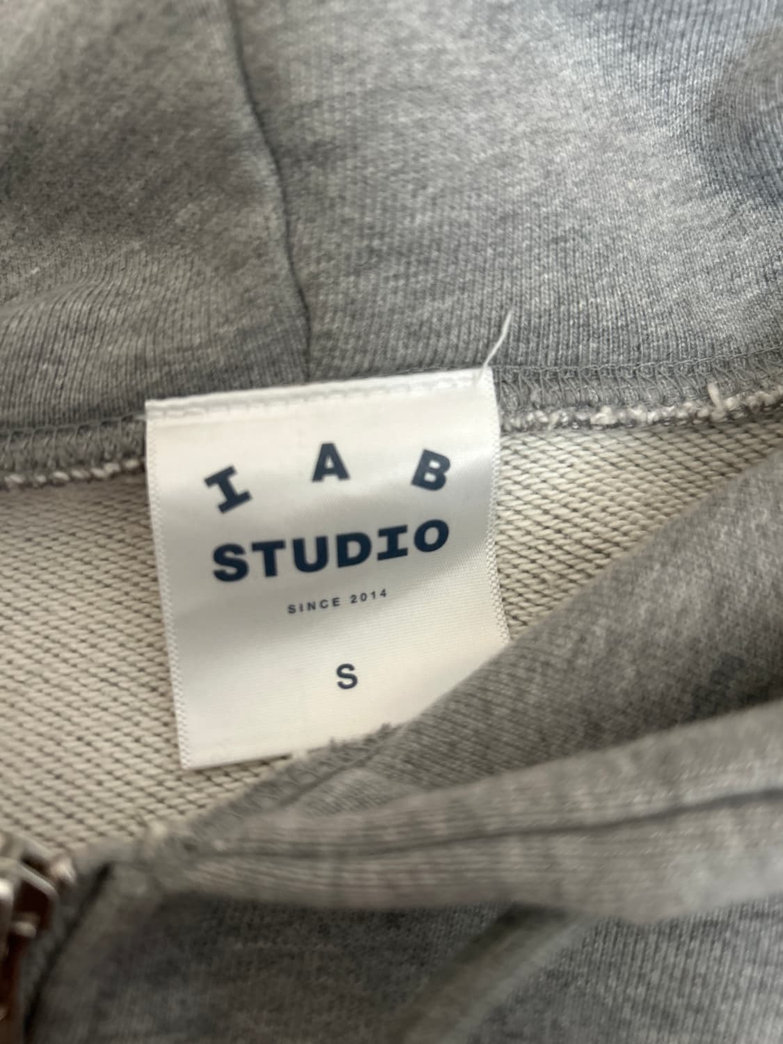 아이앱 스튜디오 후드집업 그레이 상품이미지3