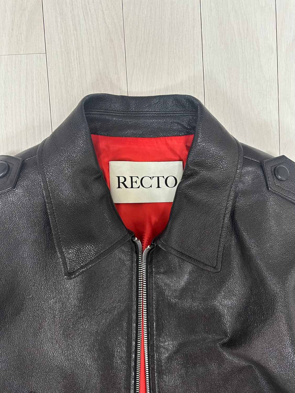 렉토24fw 벤고트 에폴렛 레더 자켓 상품이미지2