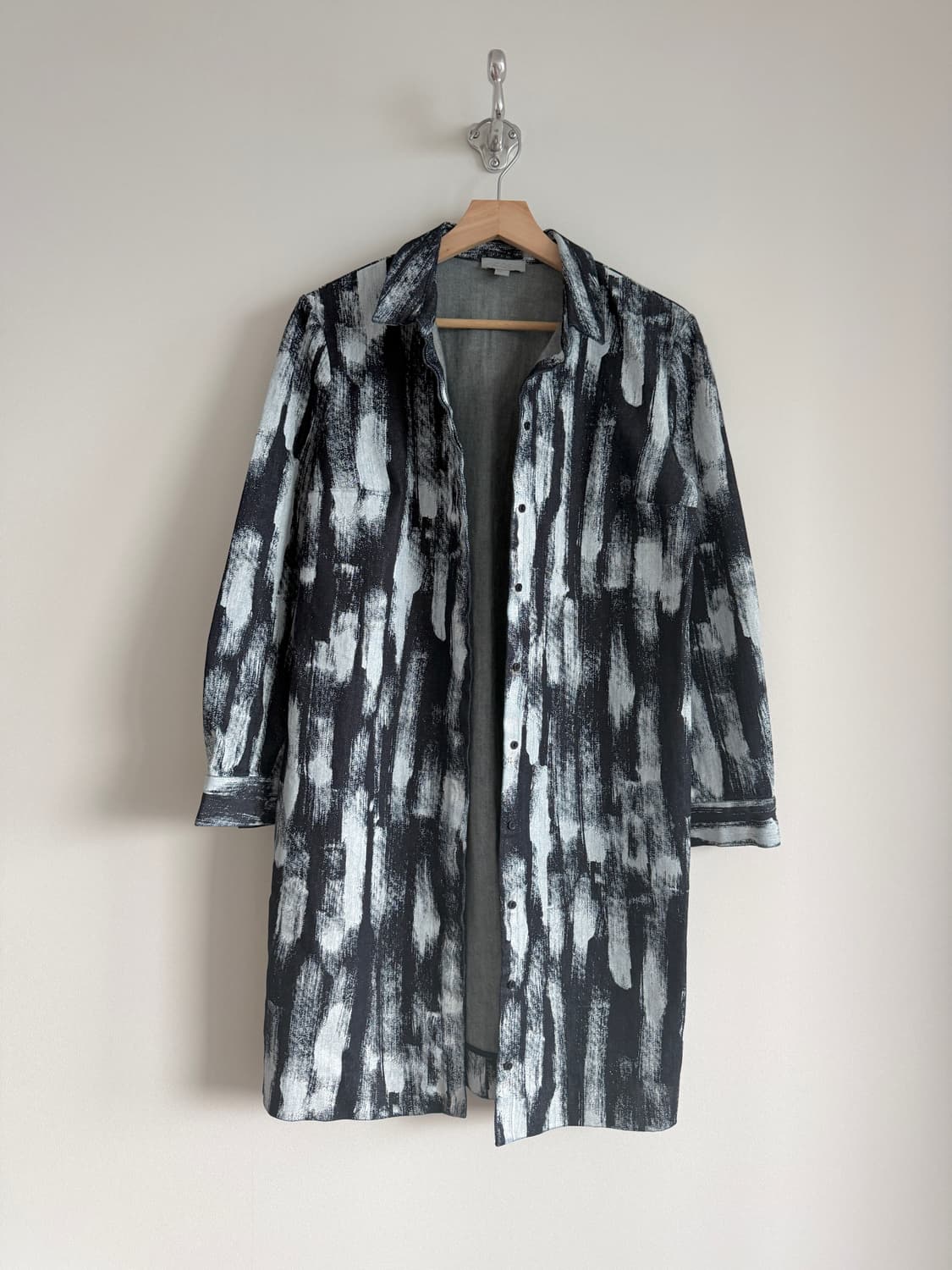 코스(COS) 데님 페인팅 롱 셔츠 상품이미지1