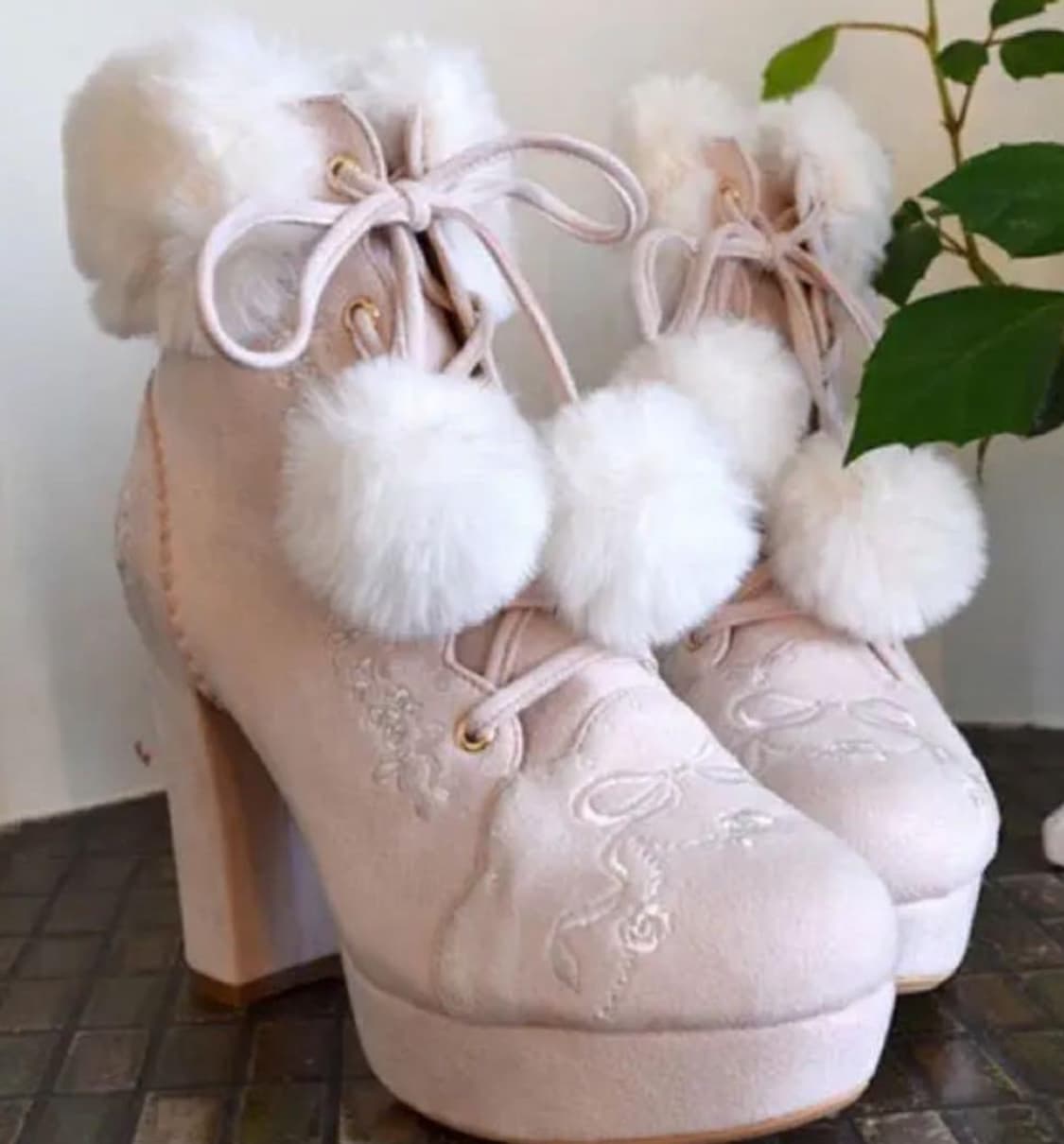 미사용) 리즈리사 리본 자수 퍼 폼폼이 부츠 상품이미지1