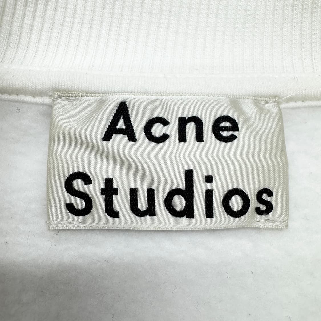 아크네스튜디오 크롭 사이드지퍼 맨투맨 상품이미지5