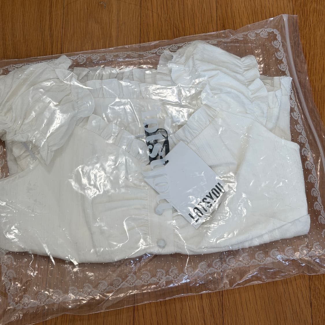 라츠유 엘라 블라우스 화이트 새상품 (제니 착용) 상품이미지5