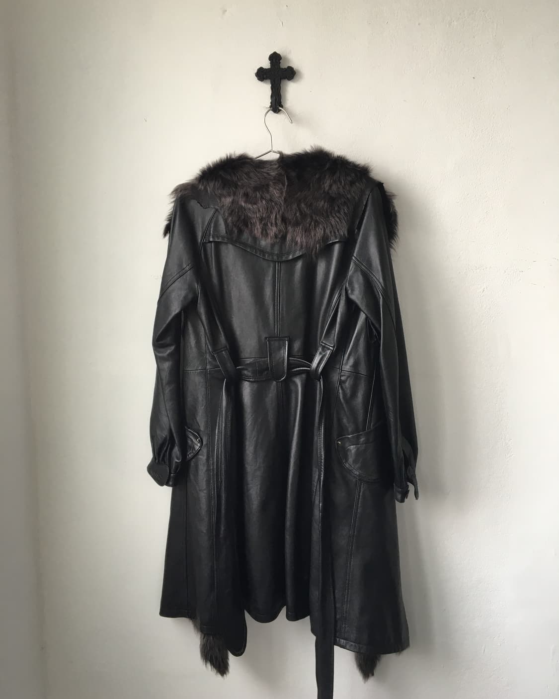 Fur layered drape point belted long leat 상품이미지3