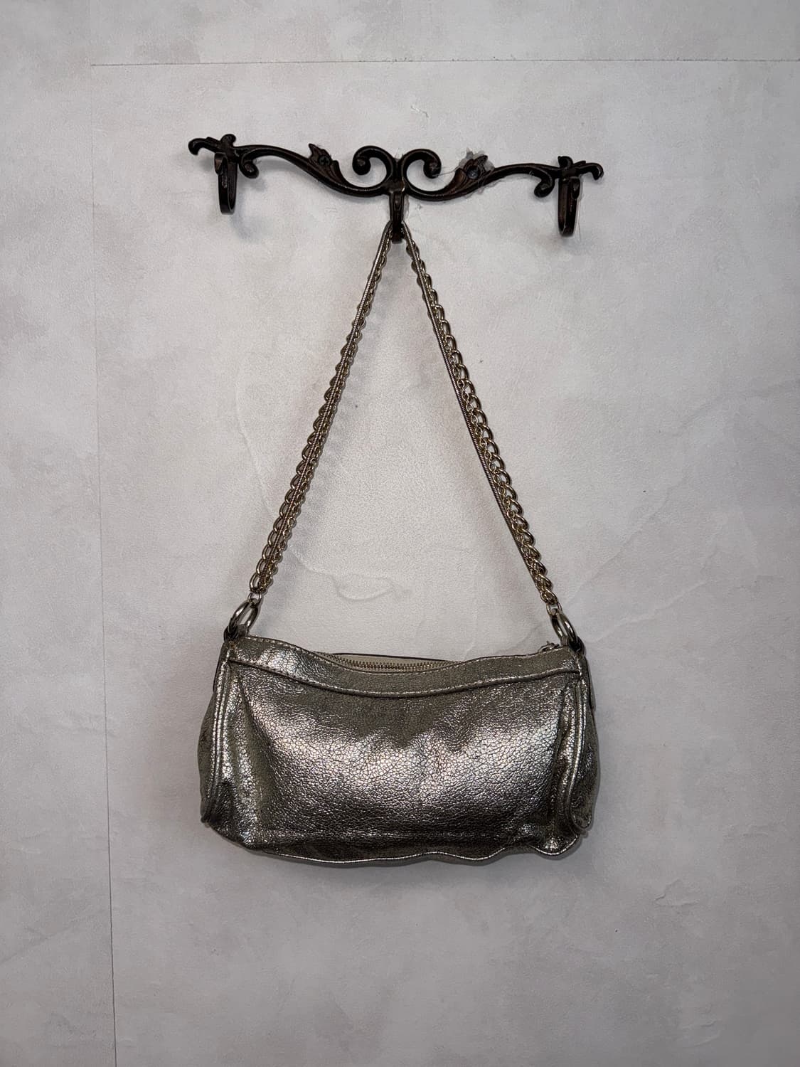 Guess silver stud triple chain 숄더백  상품이미지5