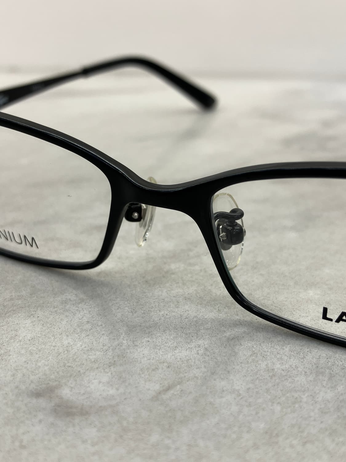 라코스테 LACOSTE 블랙실버 소프트 스퀘어 메탈테 안경 상품이미지5