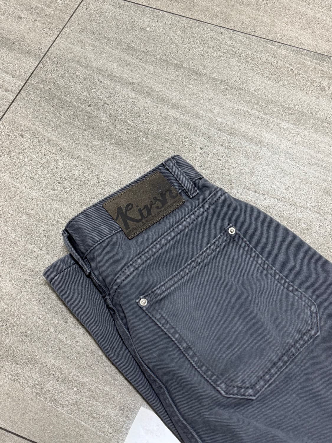 키르시 부츠컷 바지 상품이미지1