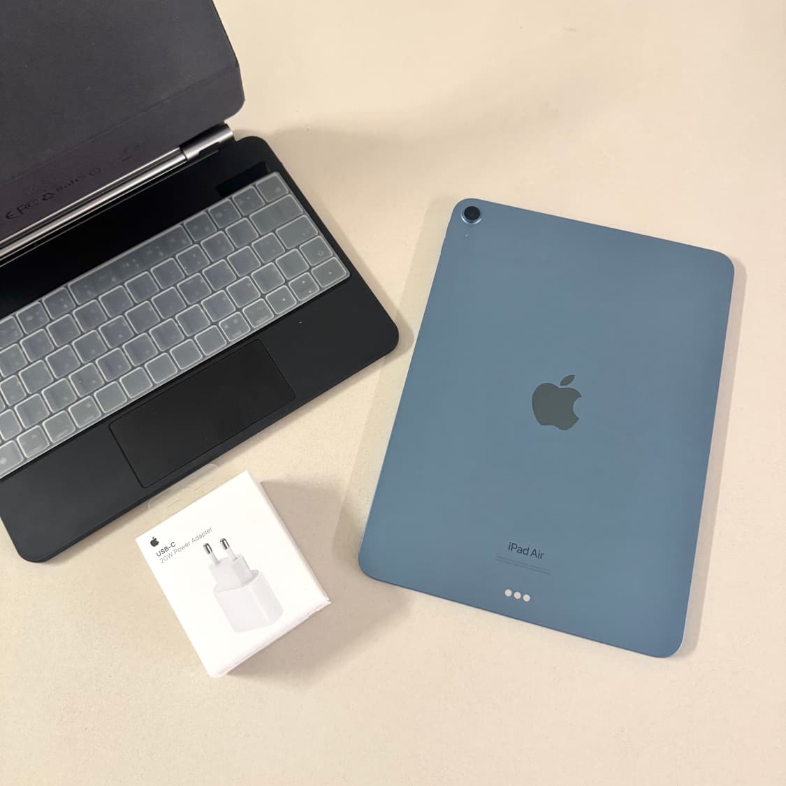 아이패드 에어 5세대 64GB 블루 / 정품충전기 무선키보드 상품이미지1