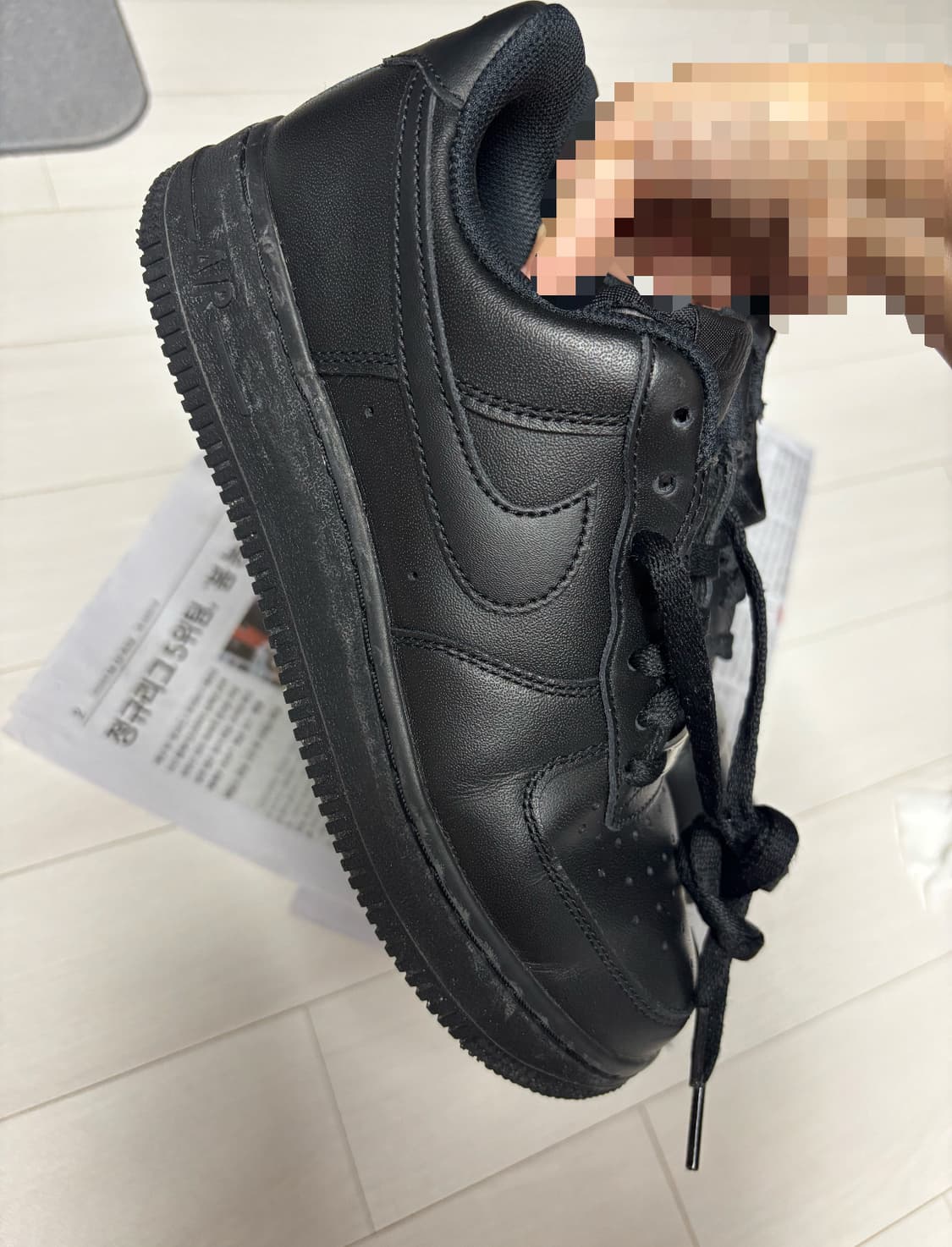 일반택배 무료배송)나이키 여성스니커즈 에어포스로우 올블랙 올검 235 상품이미지4
