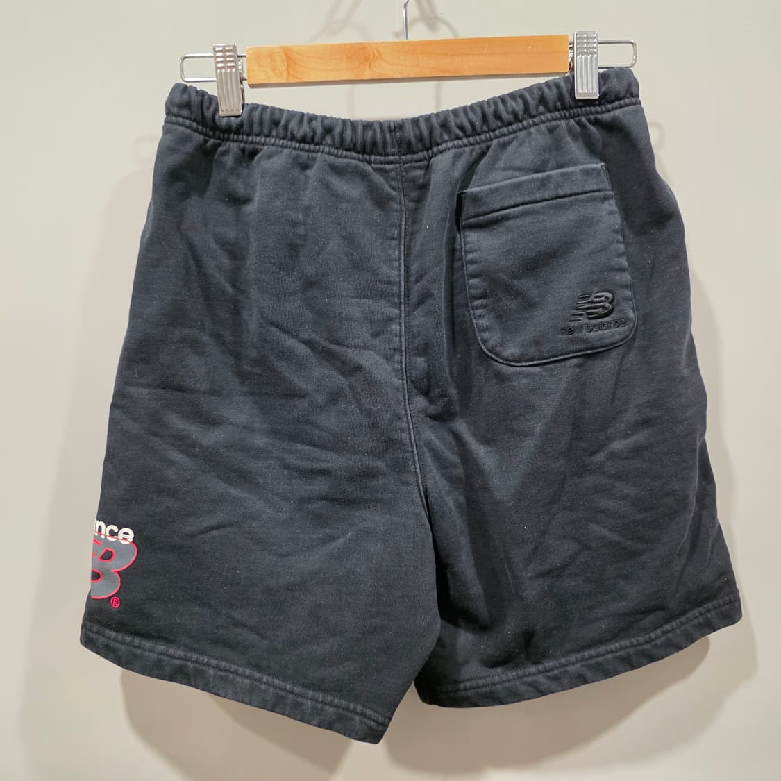 뉴발란스 그래픽 로고 스웨트 반바지 상품이미지3