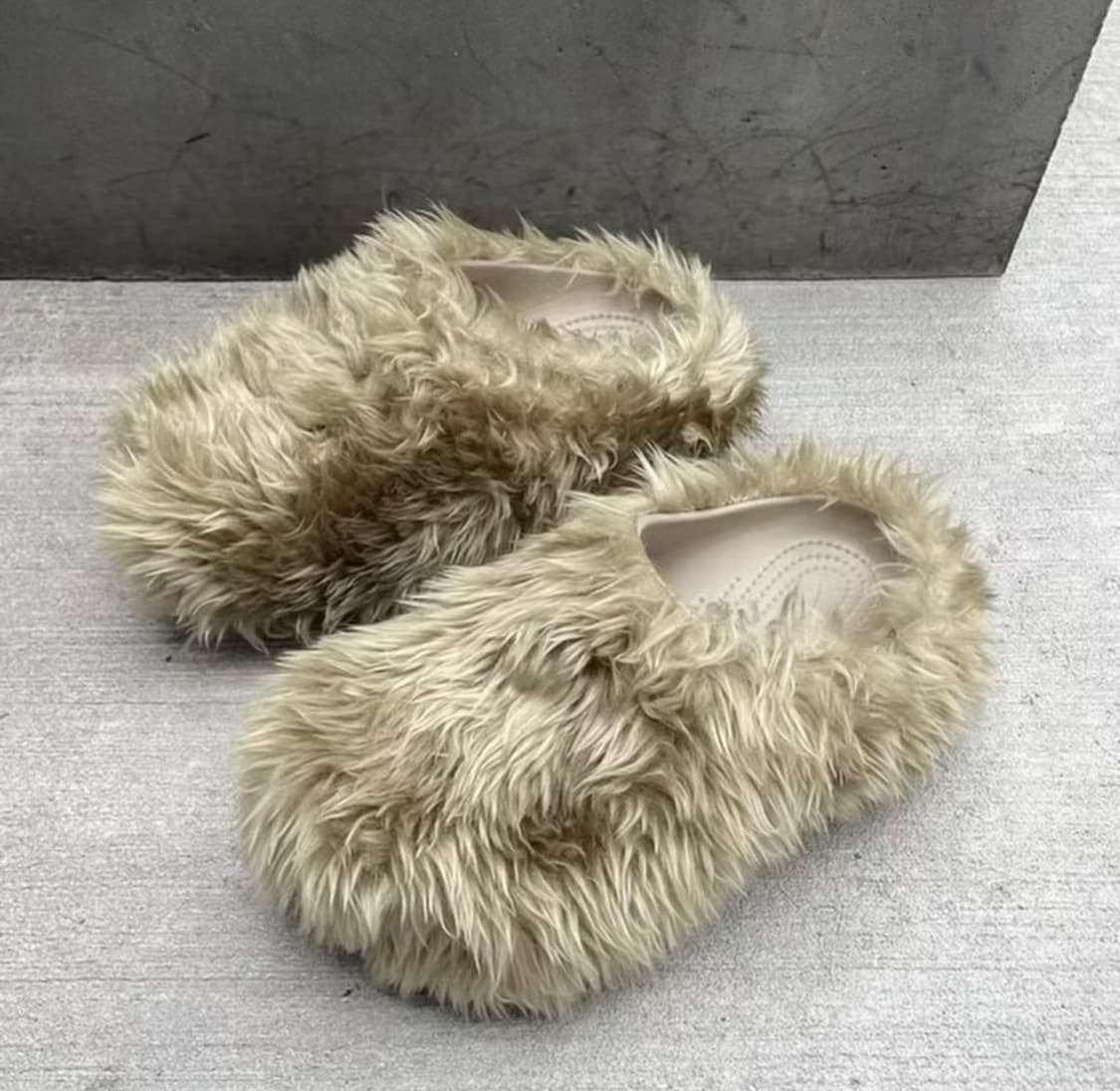 [36] 발렌시아가 퍼 크록스 털실내화 상품이미지1