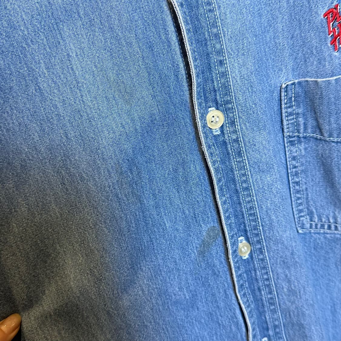 플래닛 할리우드 데님 긴팔셔츠 레터링 자수 원포켓 디테일 중청 상품이미지6