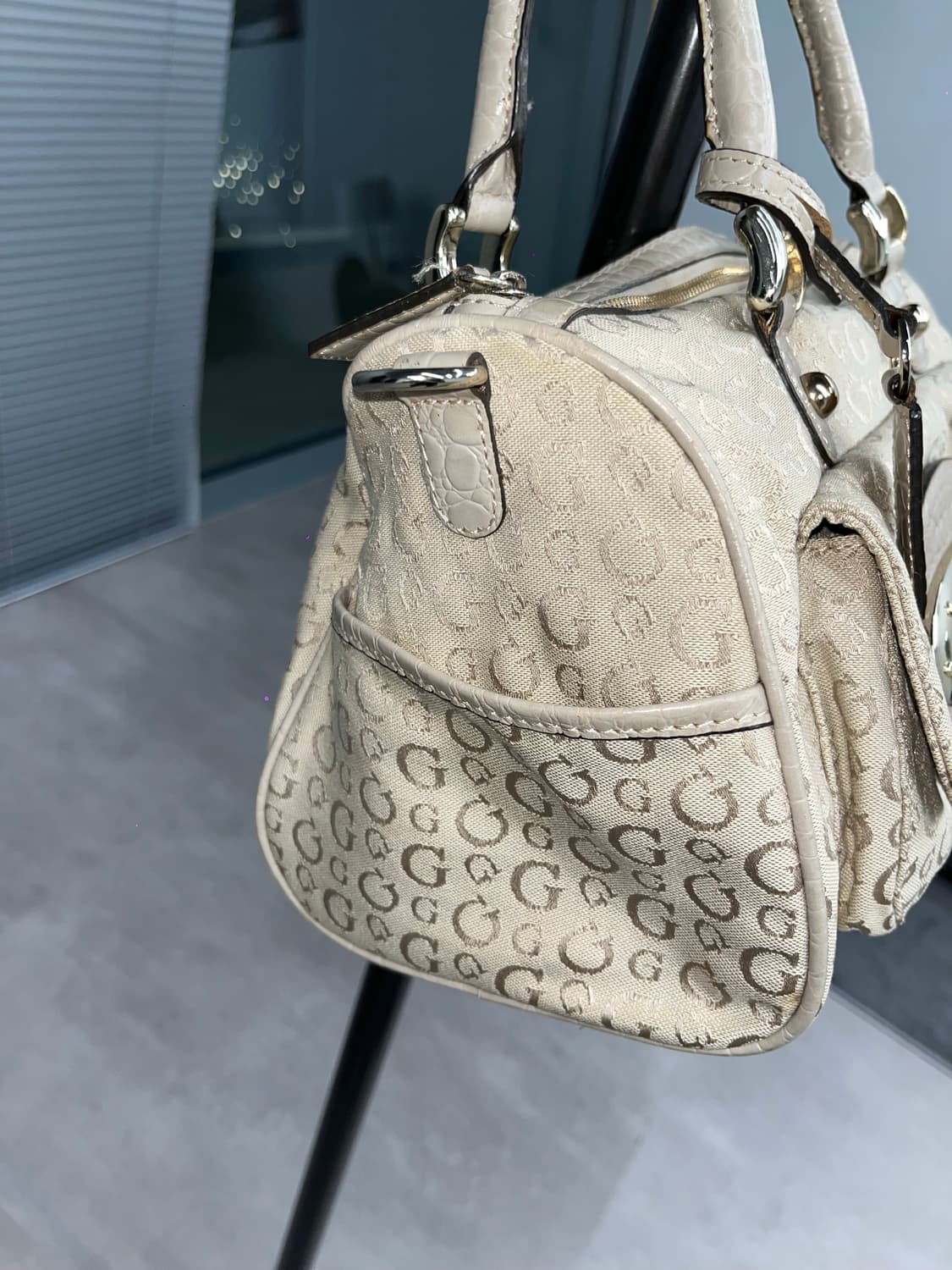 Guess Y2K ivory dot bag 상품이미지5