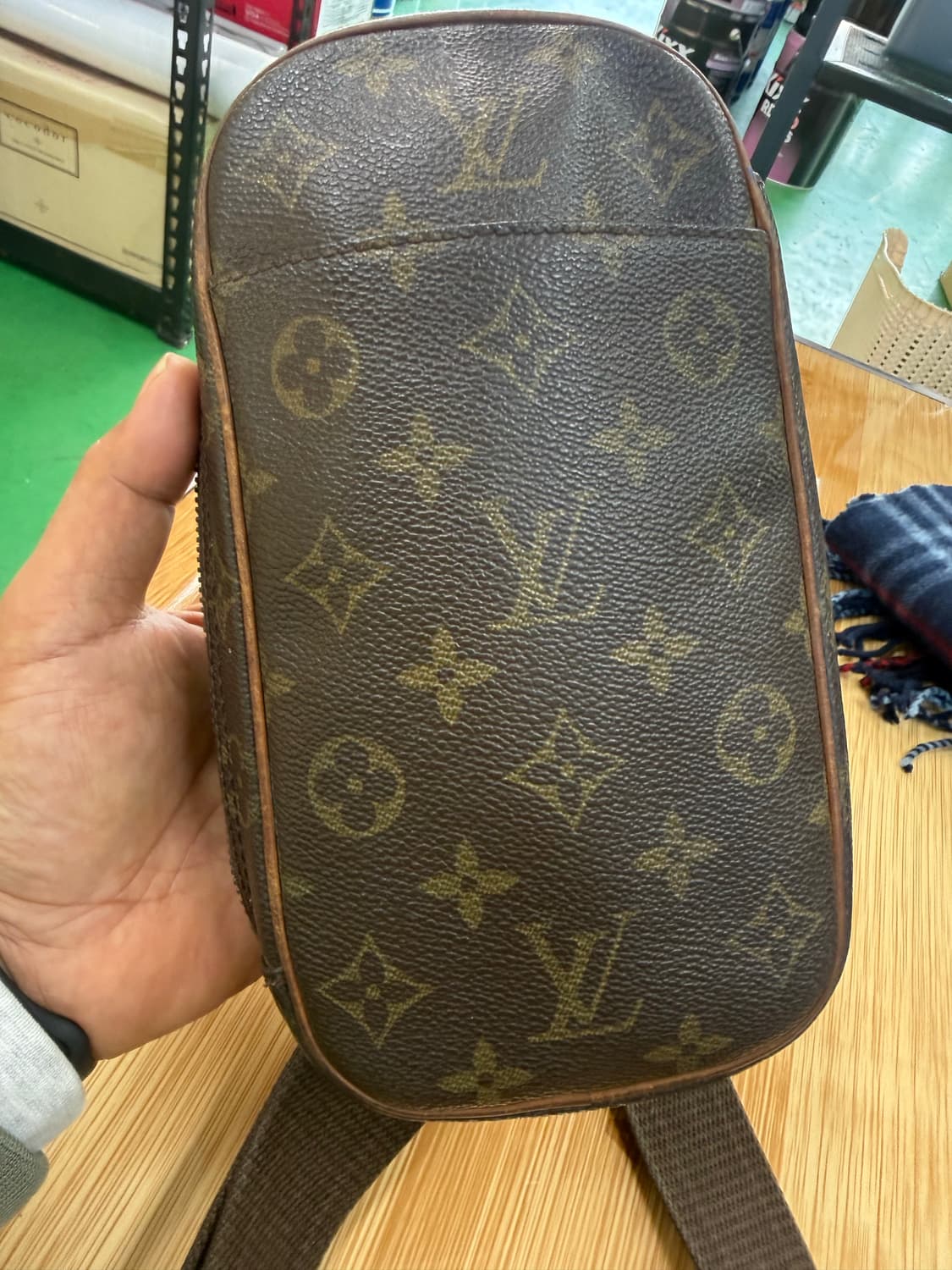 루이비통 모노그램 겐지 힙색 강쥐 웨이스트 크로스 상품이미지1