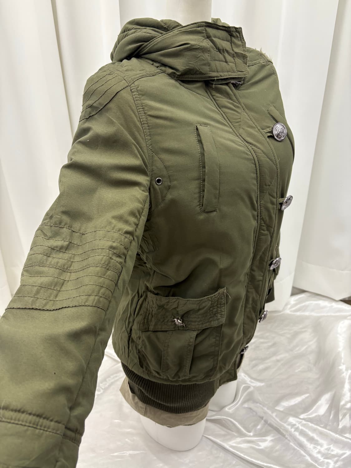 Cecil McBee 유니크 버튼 야상 상품이미지4