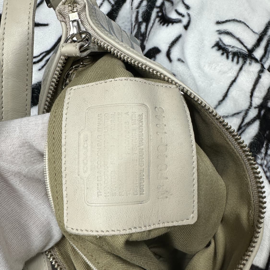 코치 시그니처 캔버스 미니 숄더백 상품이미지5