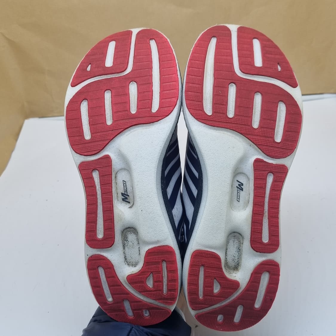 스케쳐스 고런  레이저3 스피드 런닝화 260. 상품이미지3