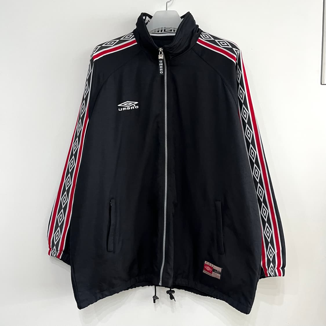 엄브로 00s 사이드라인 빅로고 바람막이 점퍼 상품이미지2