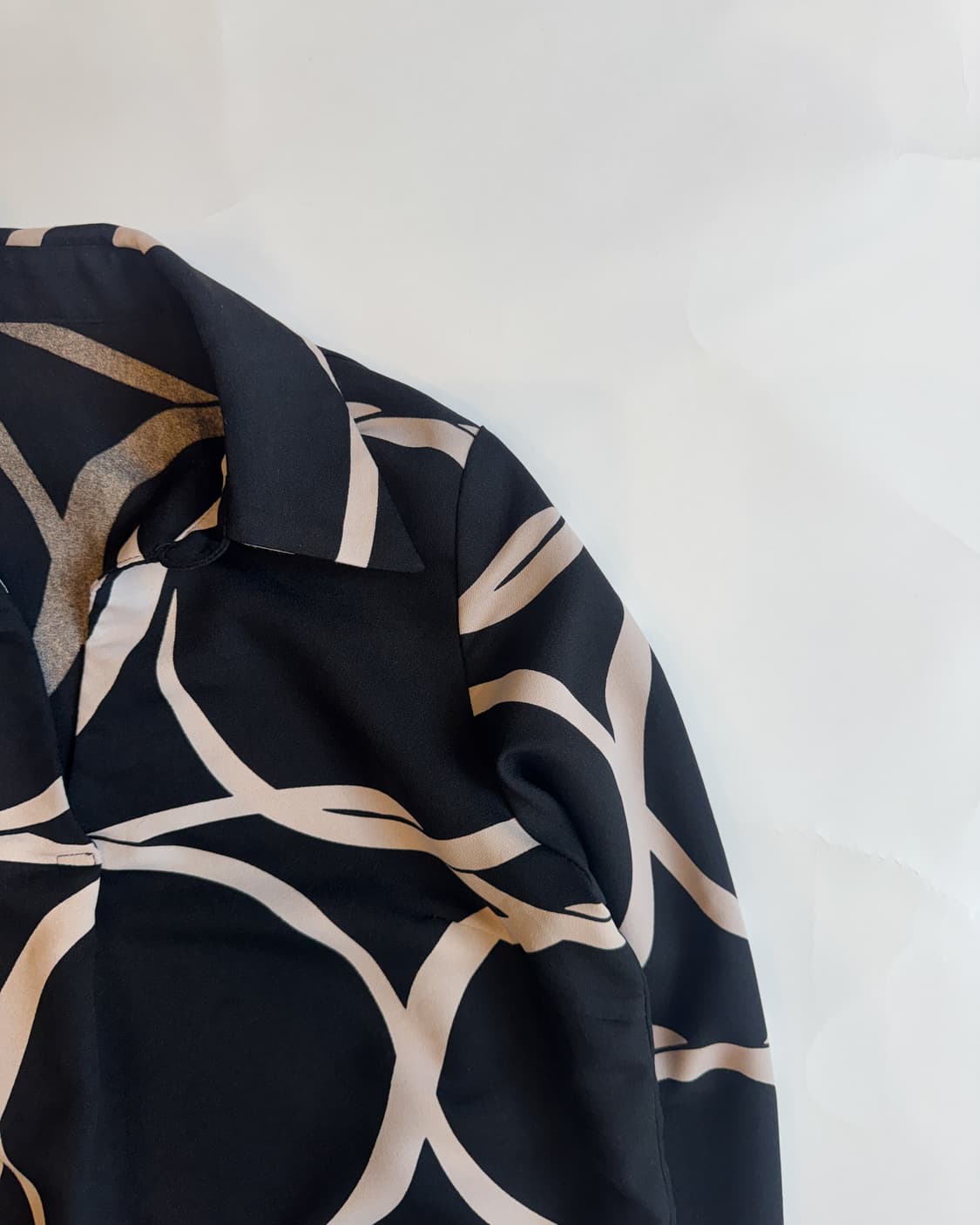 BLACK CIRCLE PATTERN SHIRT 상품이미지2