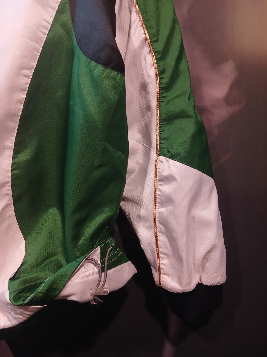 미즈노 화이트 딥그린 배색 하프집업 바람막이 상품이미지2