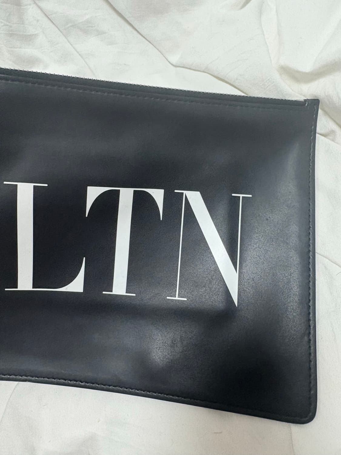 발렌티노 VLTN 카프스킨 클러치 상품이미지2