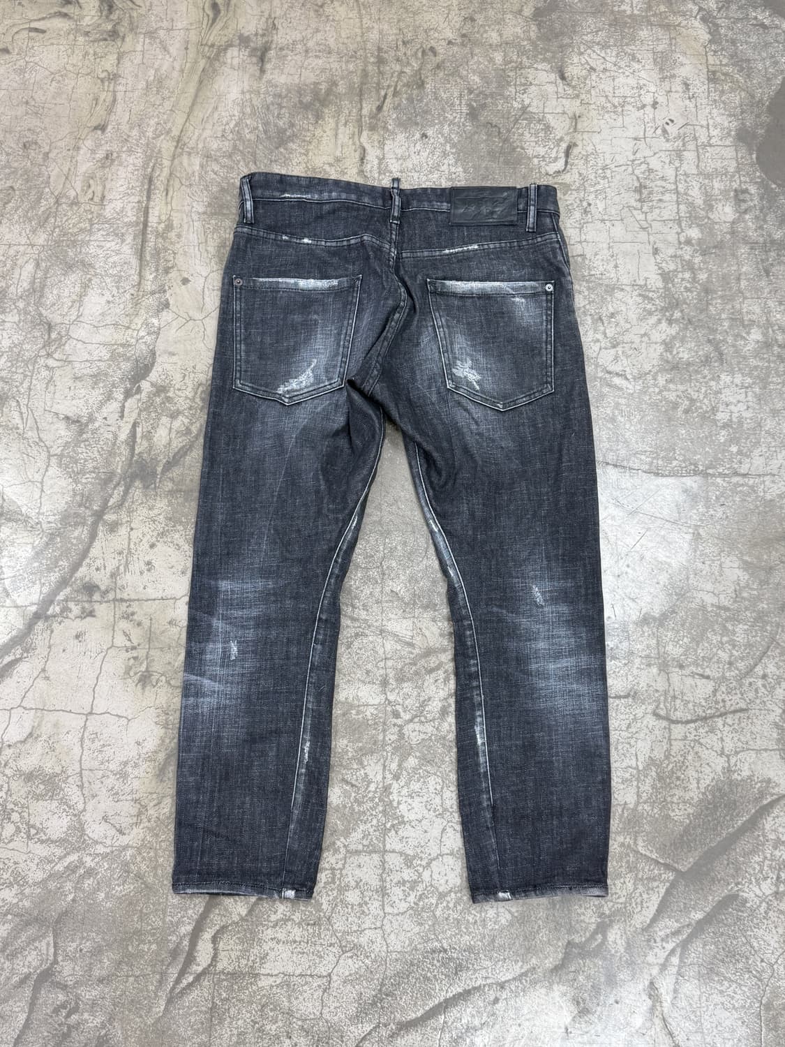 디스퀘어드2 클래식 케니 진 블랙 디스트로이드 데님 팬츠 상품이미지3