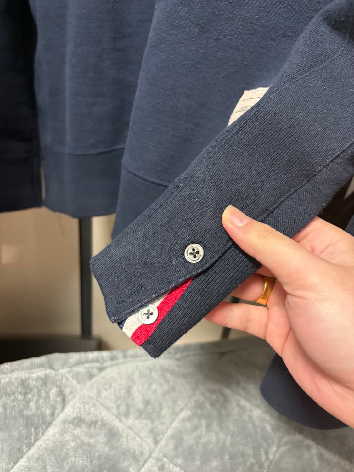 [풀구성/정품] 톰브라운 네이비 맨투맨 4사 상품이미지8