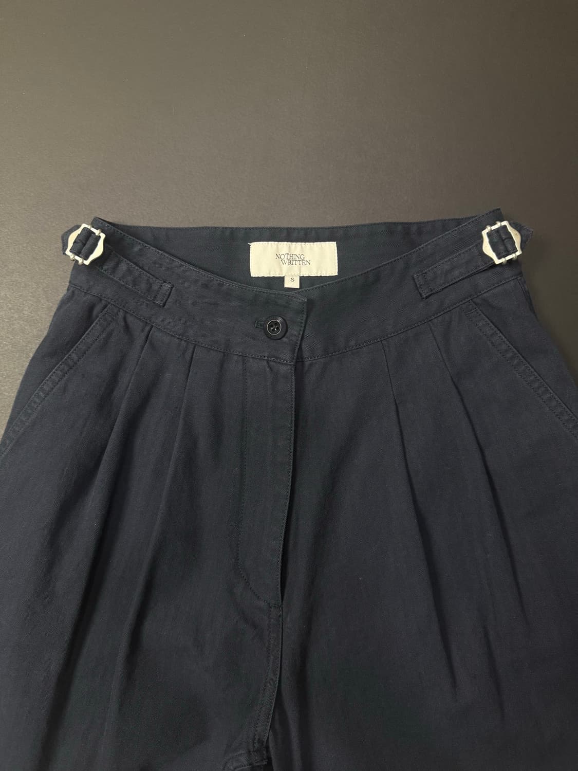 낫띵리튼 Herringbone pleated trouser 팬츠 네이비 상품이미지8