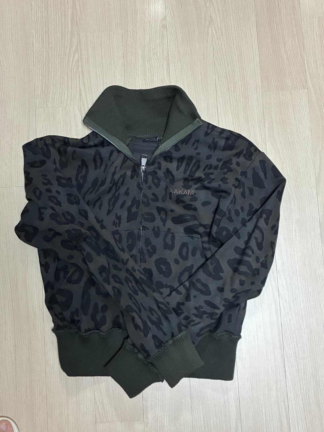 아캄 레오파드 로고 트랙자켓 상품이미지3