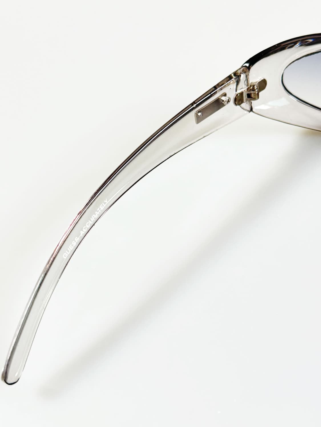 게스 볼드 오벌 클리어 프레임 틴트 빈티지 선글라스 상품이미지8