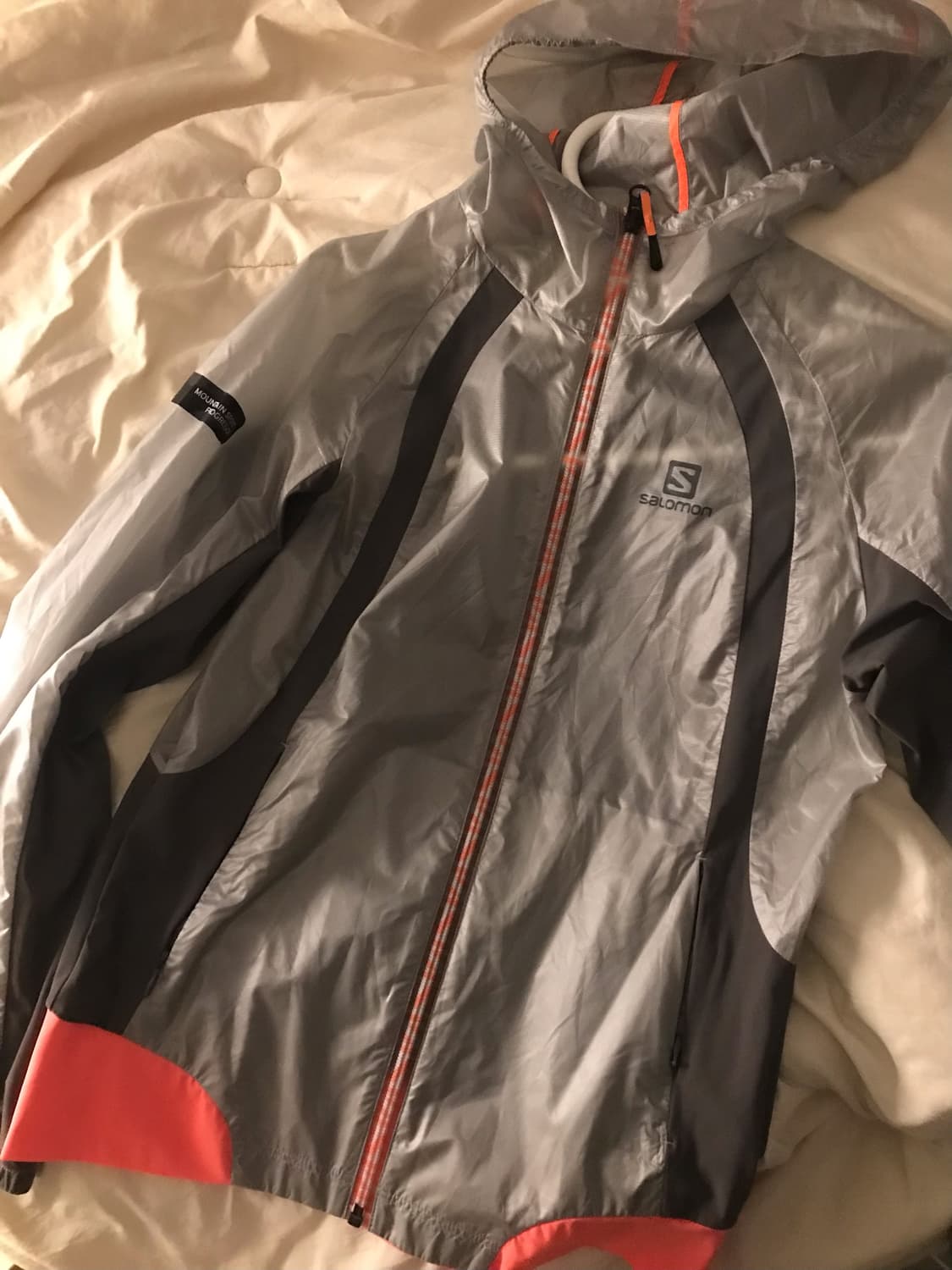 살로몬 회색 바람막이 상품이미지1