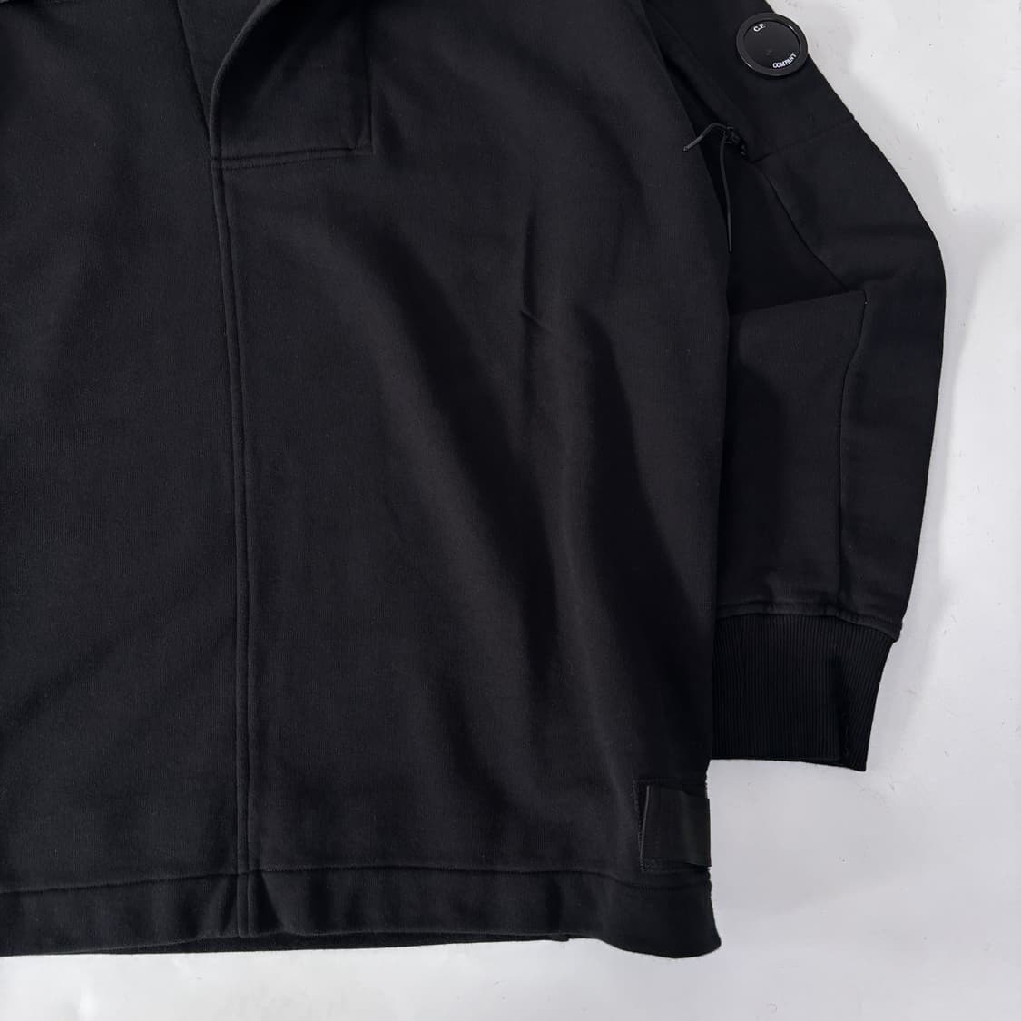 C.P company 씨피컴퍼니 벨크로 스트랩 맨투맨 상품이미지3