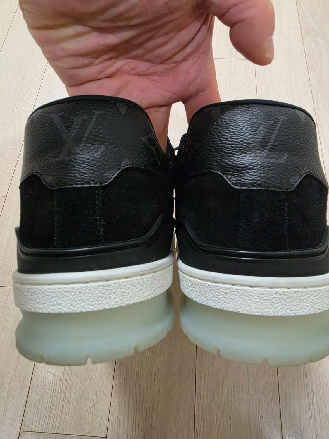 루이비통 LV 트레이너 스니커즈 블랙 6.5 255-260사이즈 상품이미지3