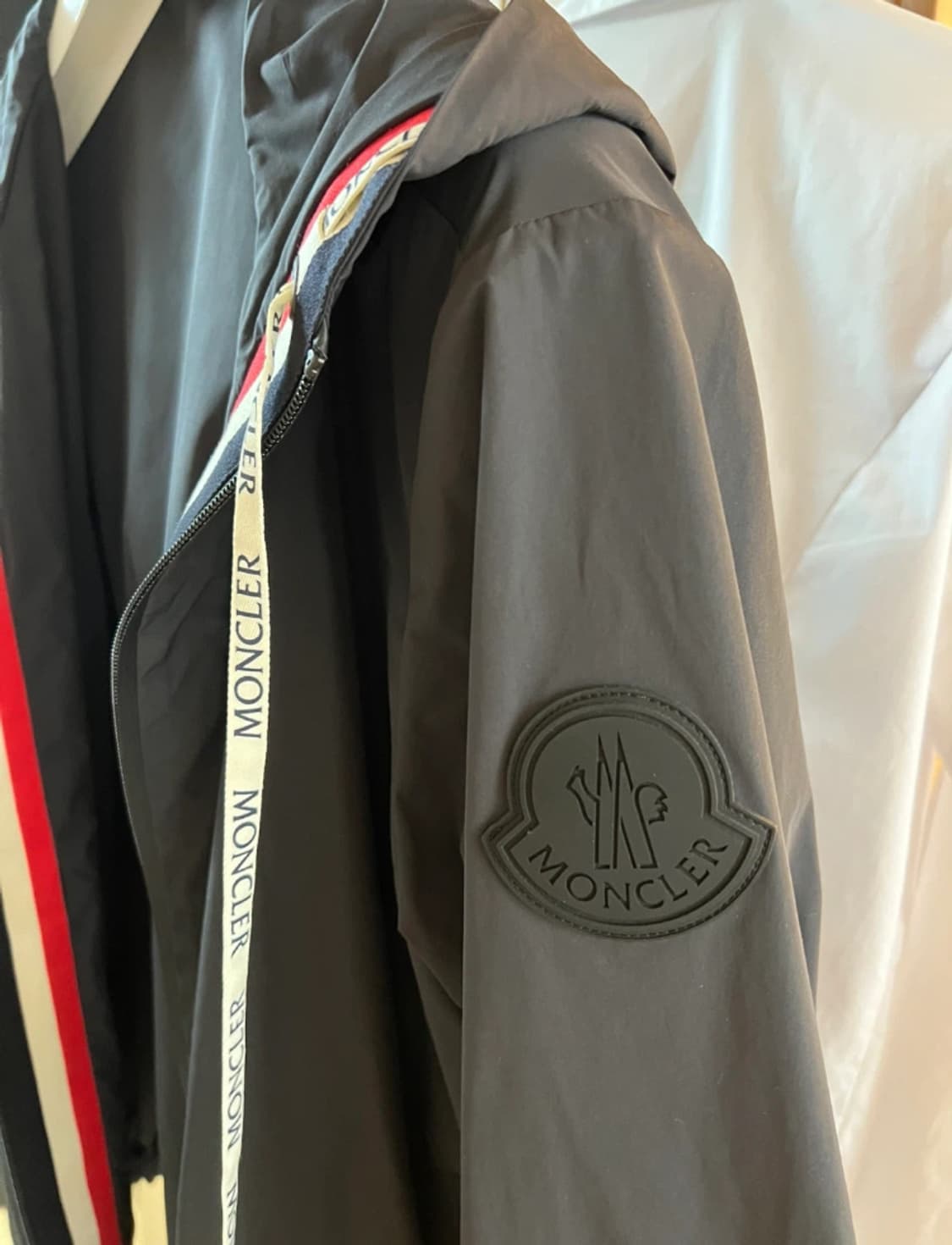 몽클레르 카를레스 바람막이 블랙 3사이즈 상품이미지2