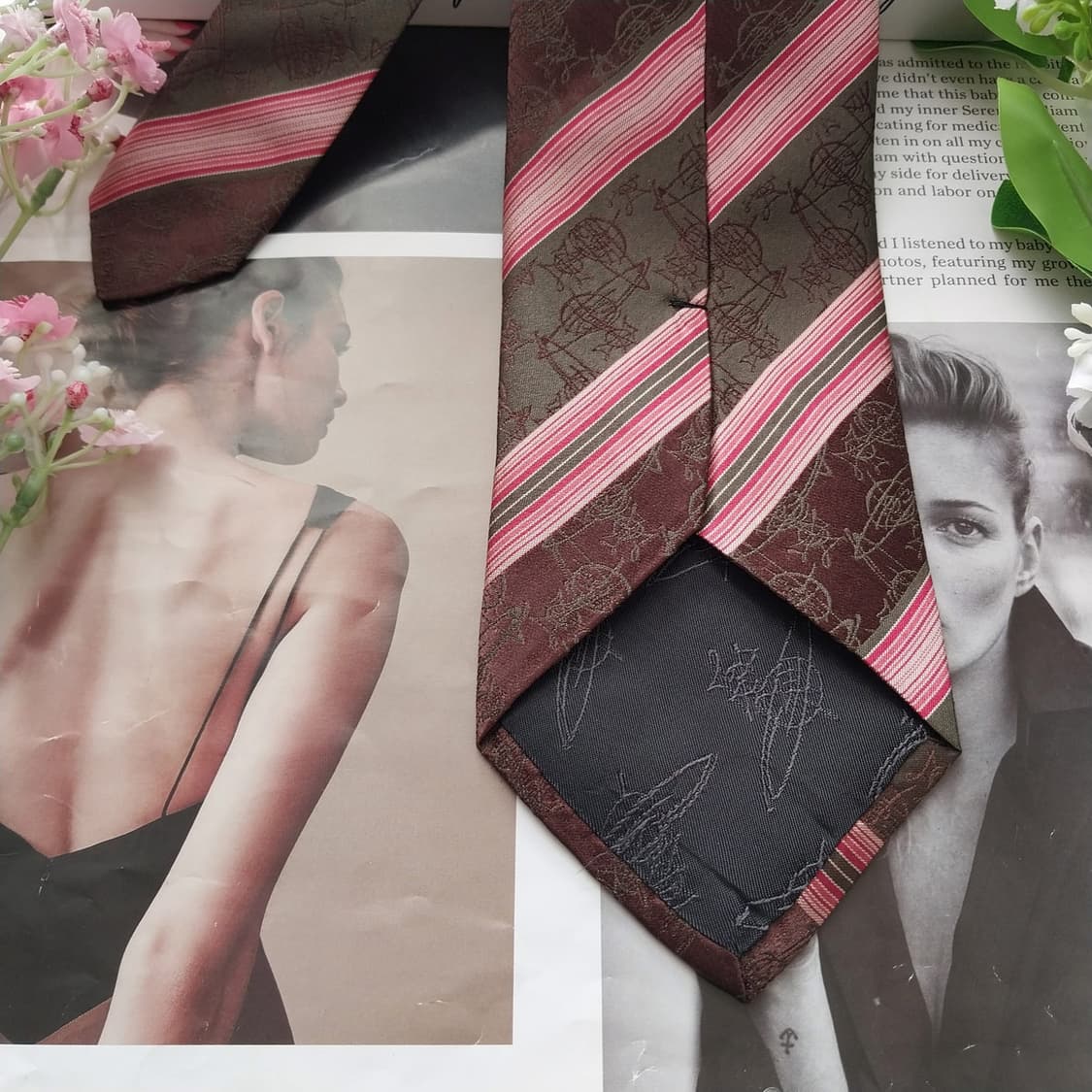 비비안웨스트우드 실크 자카드 로고 넥타이 8.9cm A+등급 K1863
 상품이미지6