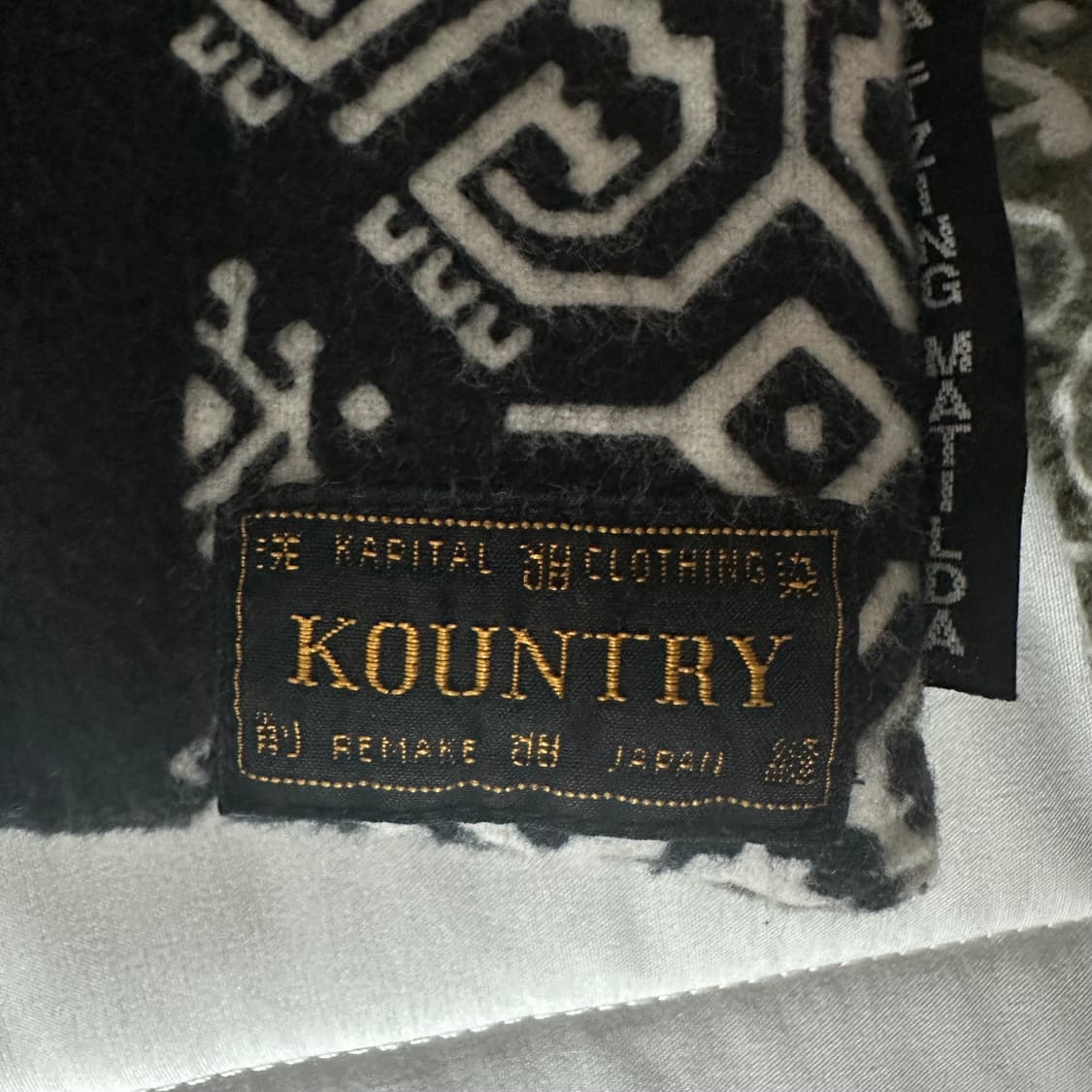 캐피탈 리버시블 반다나 머플러 블랙카키 상품이미지4