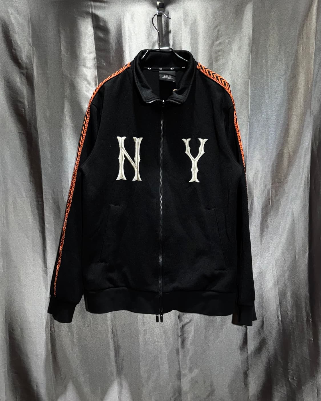 L MLB 뉴욕양키스 스펠링 로고 오렌지 라인 트랙탑 상품이미지3