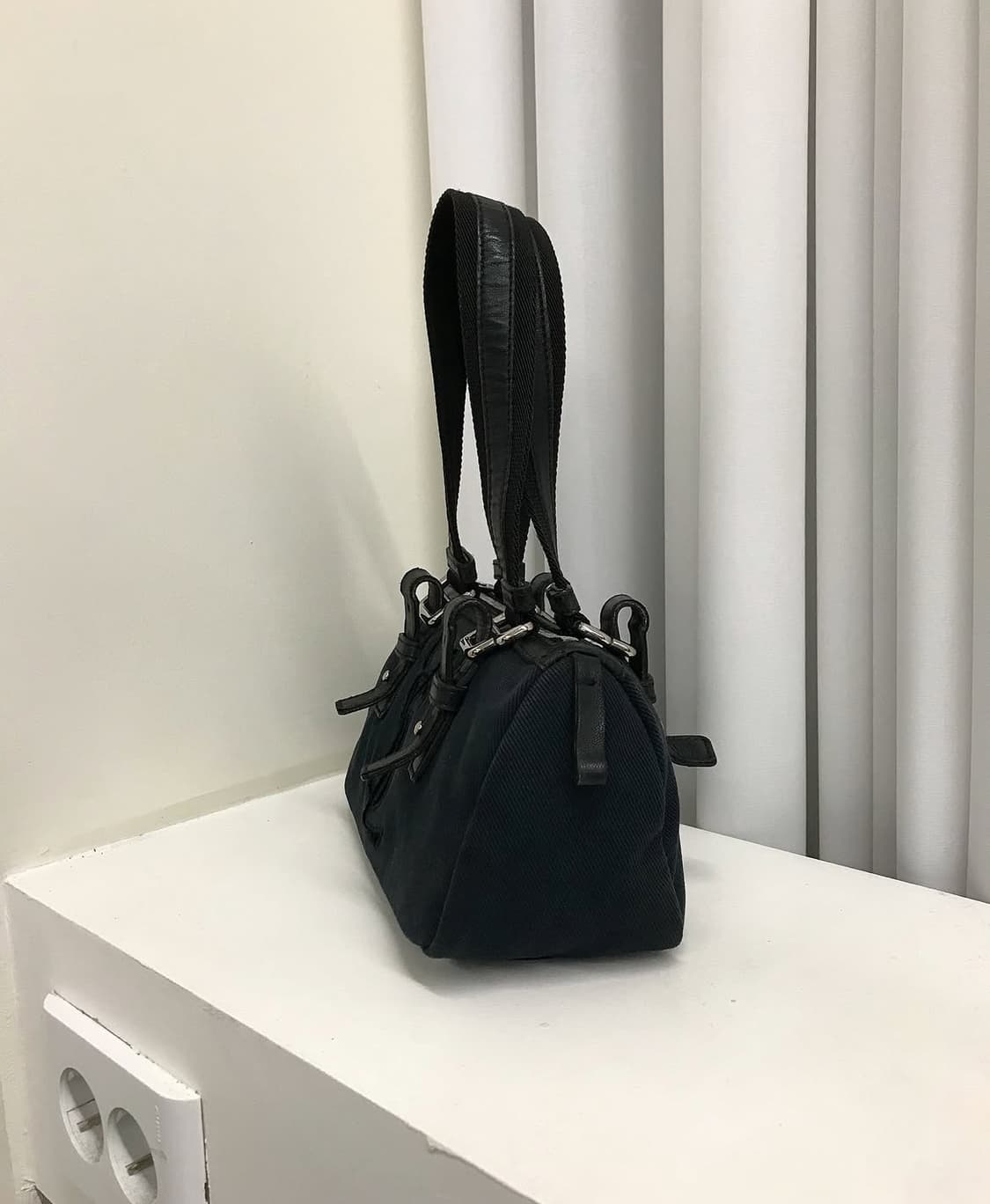 입생로랑 빅로고 미니 토트백 가방 상품이미지2