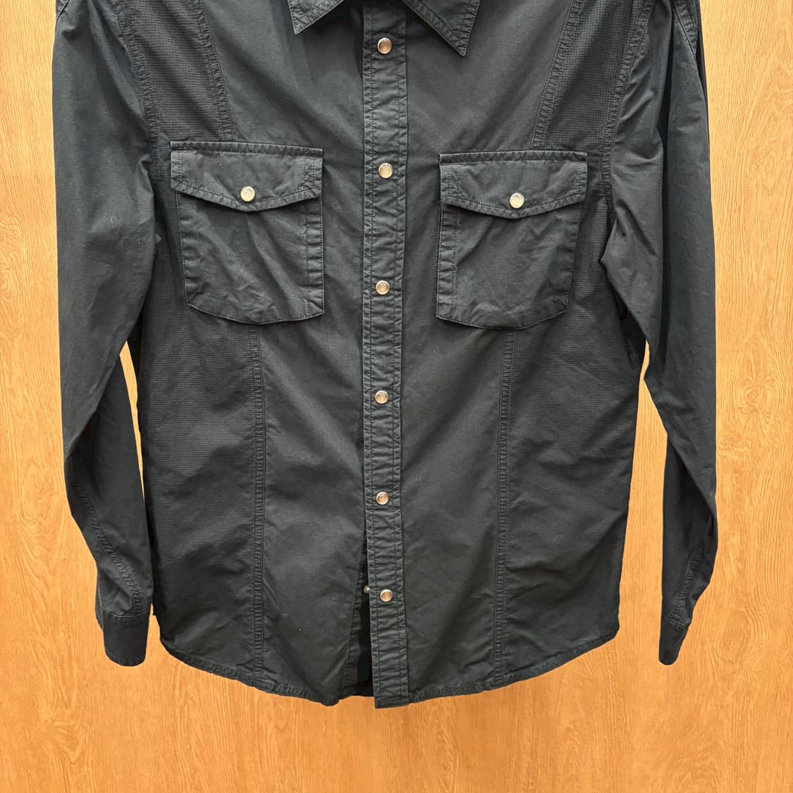 아르마니 익스체인지 클래식 코튼 긴팔 셔츠 웨스턴 플랩 포켓 디테일 블랙 상품이미지5