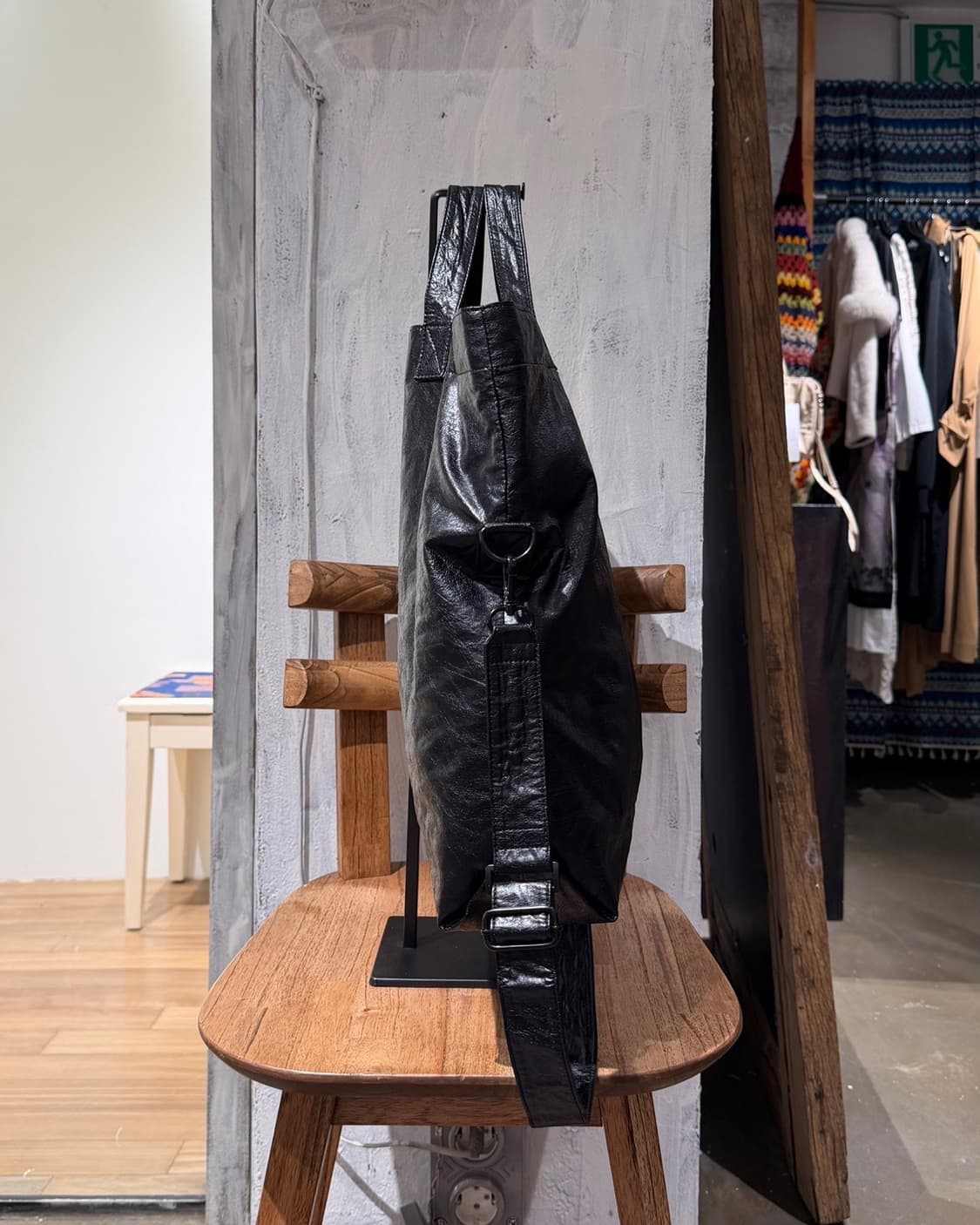 준지 블랙 레더 로고 토트백 상품이미지3