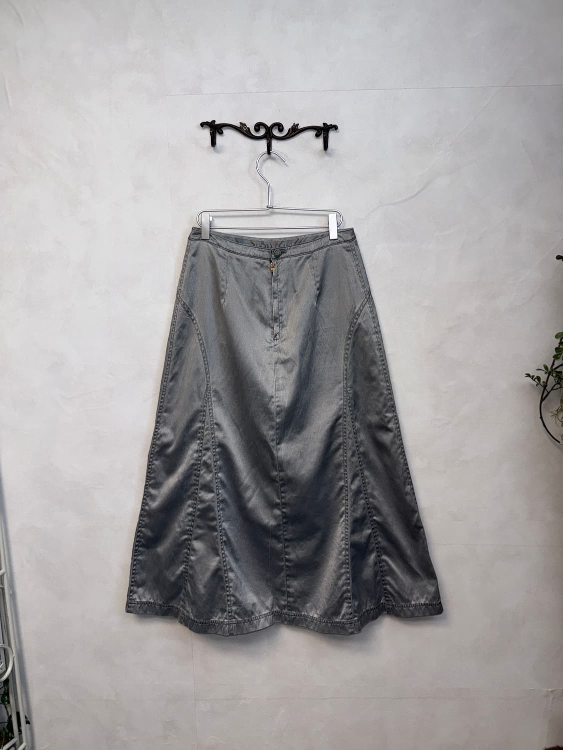 Silver satin line flare long skirt 상품이미지1