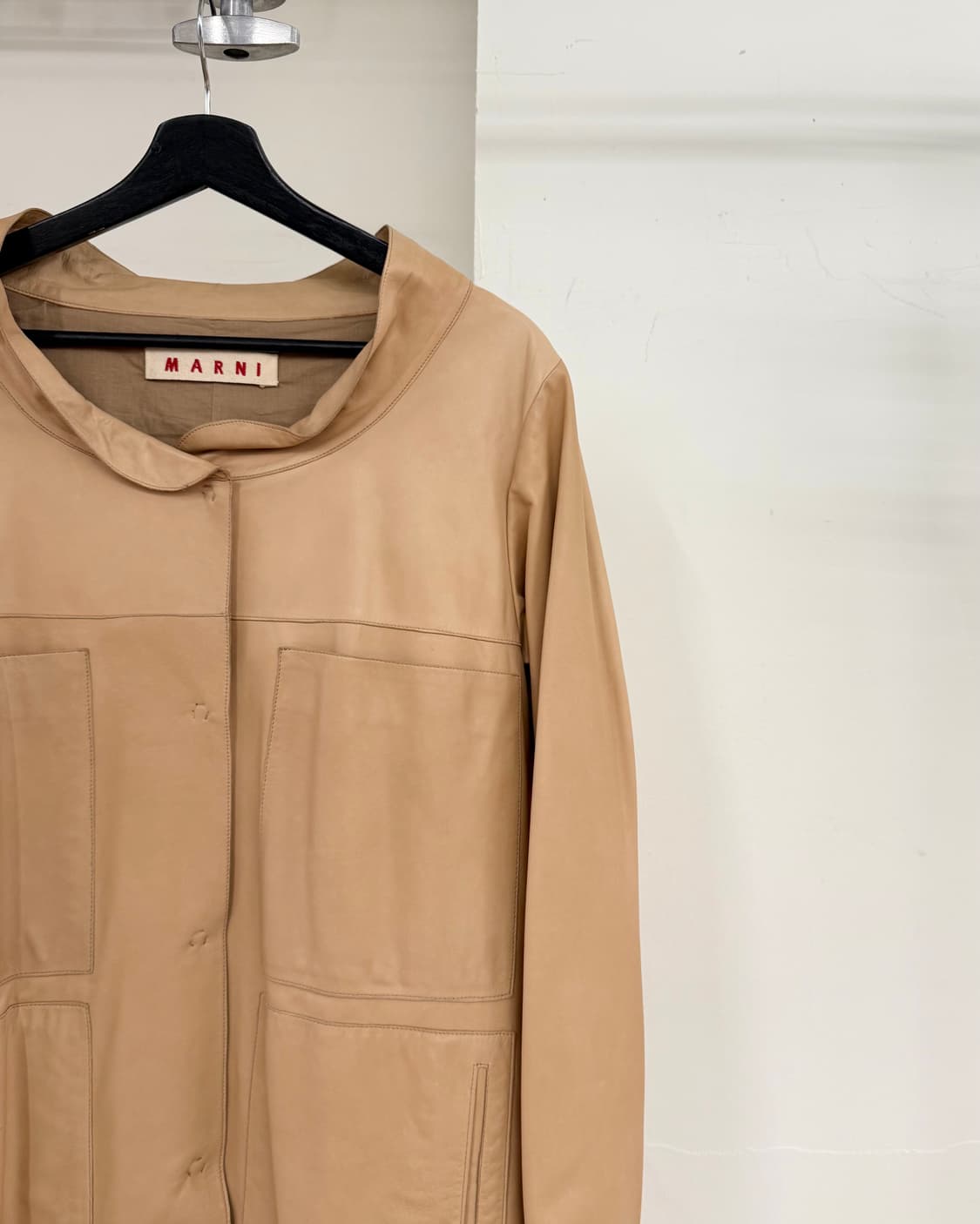 마르니 베이지 판넬 램스킨 코트 상품이미지4
