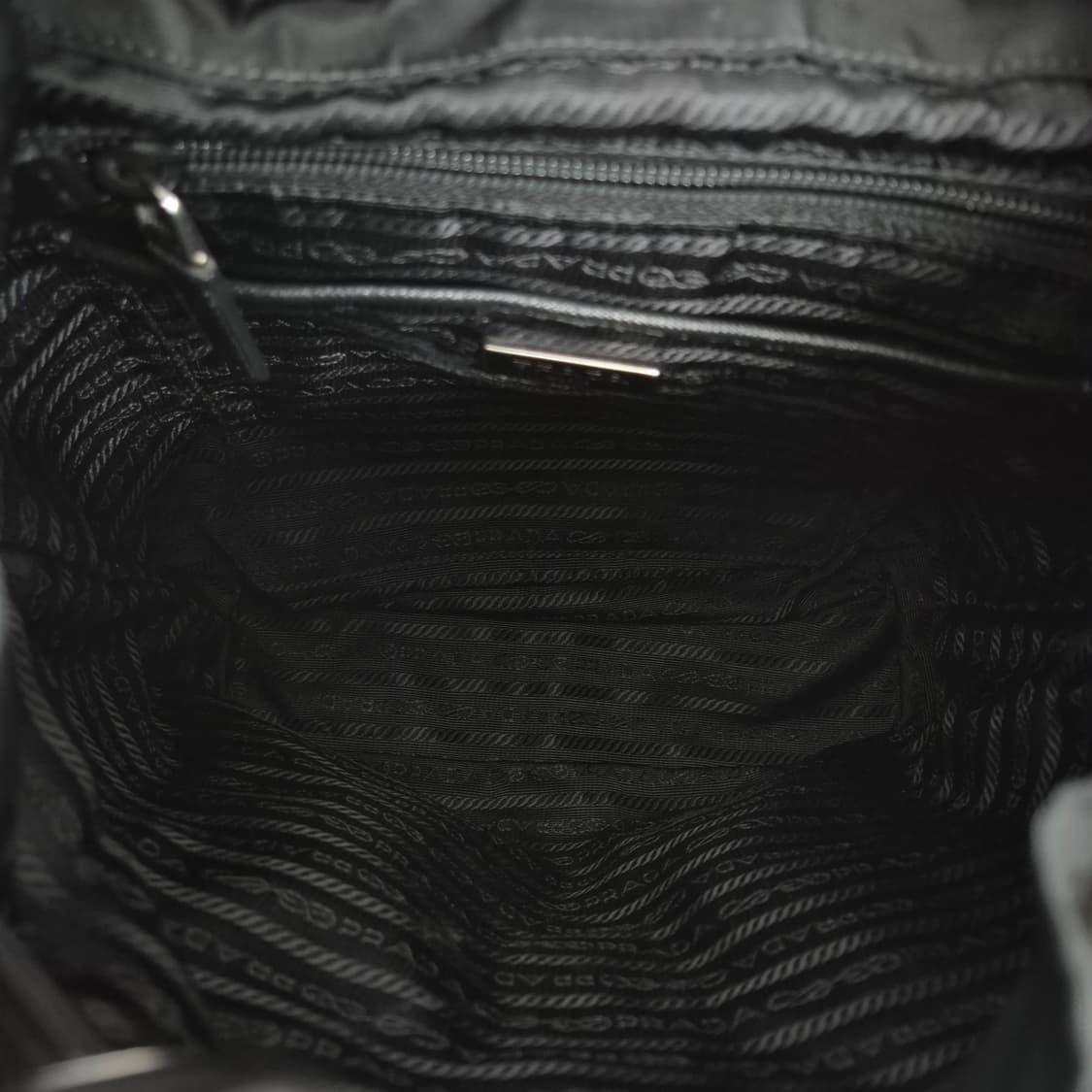 [감정완료] 프라다 삼각로고 나일론 백팩 스몰 블랙 상품이미지8